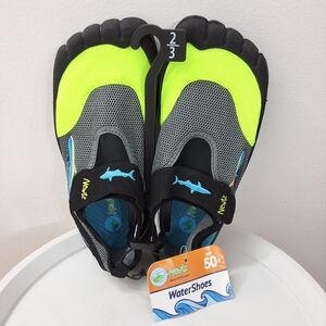 NWT Newtz UPF 50+ Unisex Kids Water Shoes With Toe Protection, Size 2-3